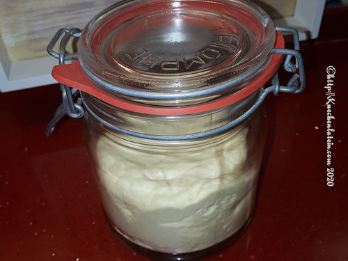 Grundrezept Pizzateig - kuechenlatein.com Grundrezept Pizzateig - kuechenlatein.com