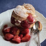 Windbeutel mit Erdbeeren und Sahne