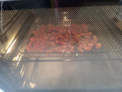 Blick in Backofen für halbgetrocknete Tomaten nach Nigella Lawson