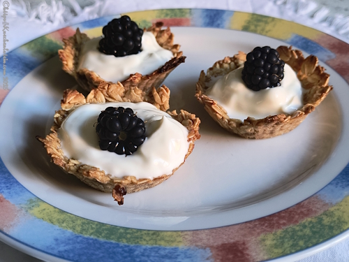 Baked oatmeal cups - 3 Gebackene Haferflockenschälchen gefüllt