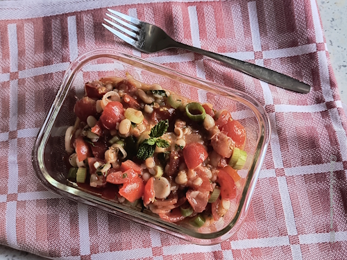Tomaten-Bohnen-Salat mit Frühlingszwiebeln