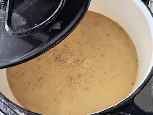 Gelbe Erbsensuppe mit Petersilienwurzel