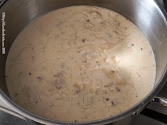 cremige Bergkäsesuppe mit Mett